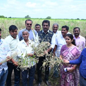 ಬೆಳೆ ಹಾನಿ ಪ್ರದೇಶಕ್ಕೆ ಸಚಿವ ರಹೀಂಖಾನ್ ಭೇಟಿ