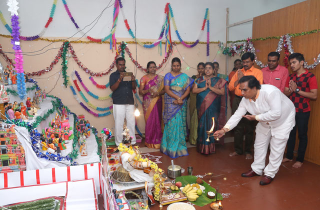 ನಾಡಿನಾದ್ಯಂತ ಆಯುಧ ಪೂಜೆಯ ಸಂಭ್ರಮ: ದೇವಾಲಯಗಳಲ್ಲಿ ವಿಶೇಷ ಪೂಜೆ,
